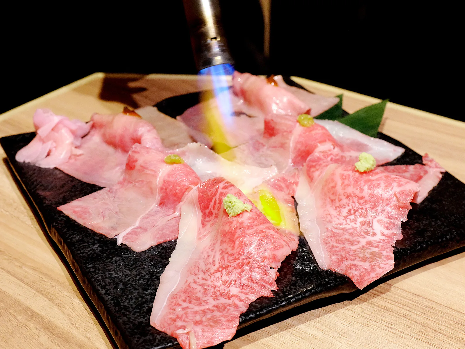 肉と日本酒いぶり 有楽町店の店舗写真